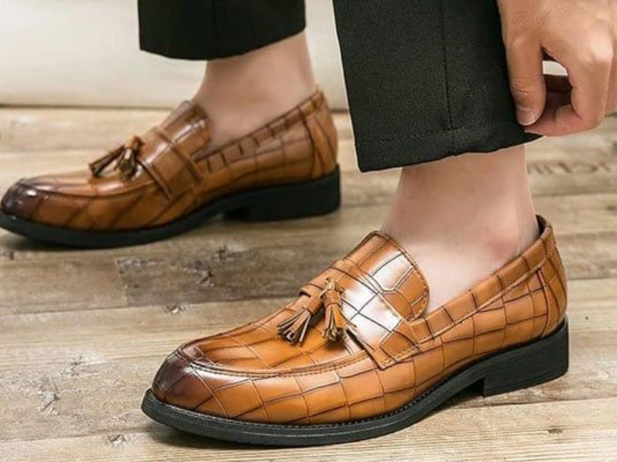 Nên chọn một đôi giày có form dáng và kích thước vừa phải 