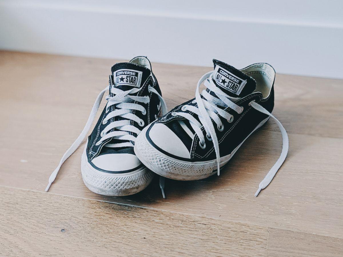 Một đôi Converse sẽ giúp hoàn thiện phong cách Grunge