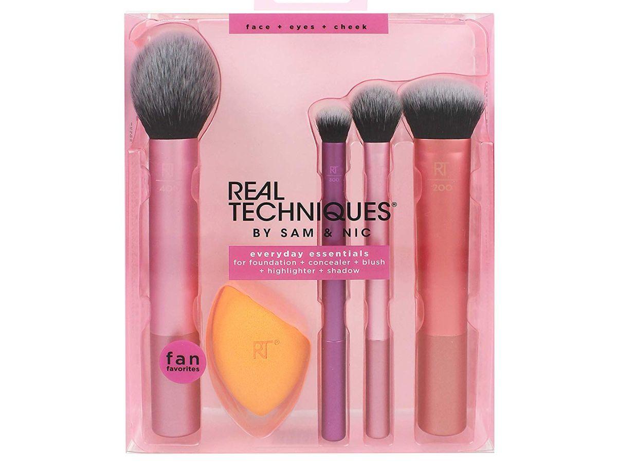  Bộ cọ Real Techniques Everyday Essentials nhỏ gọn, đi kèm mút trang điểm tiện dụng