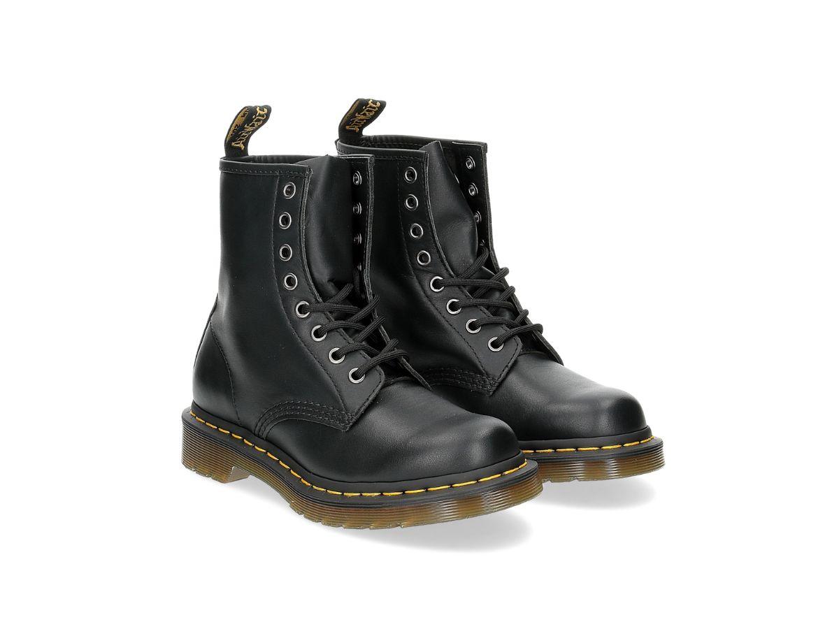 Chất liệu da không chỉ ảnh hưởng đến ngoại hình đôi boot mà còn đến cảm giác bạn khi mang