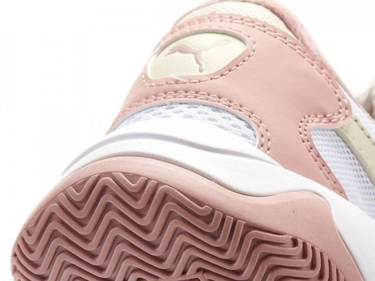 Xem xét kỹ đường may của giày