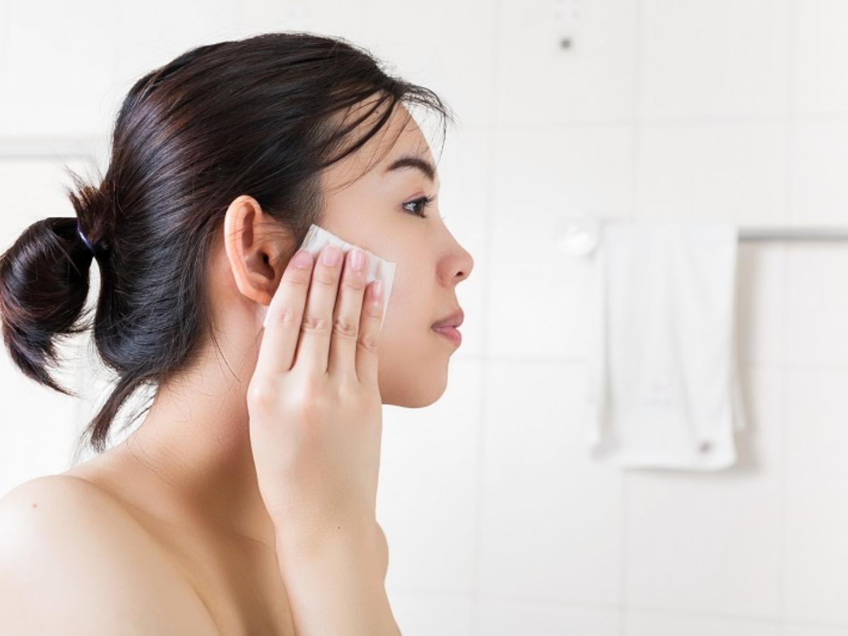 Cách dùng nước tẩy trang hiệu quả 