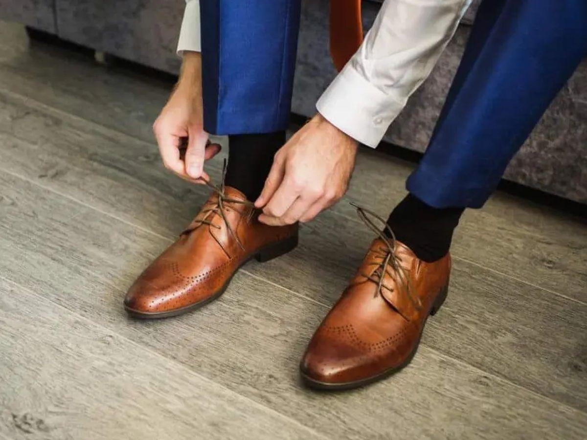 Đi thử để đảm bảo giày vừa vặn, thoải mái ngay từ lần thử đầu tiên