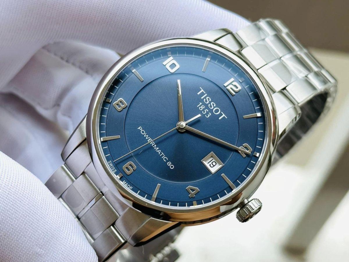 Cận cảnh bộ máy Tissot Powermatic 80 nhìn qua nắp lưng trong suốt