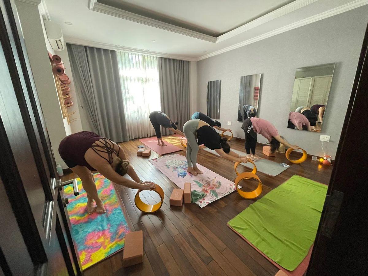 Không gian tập ấm cúng, gần gũi, có lớp yoga dành cho mẹ bầu