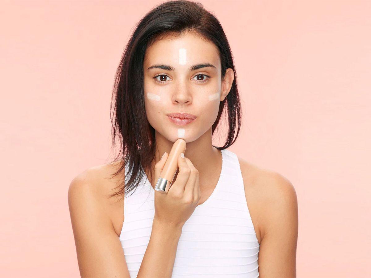 Lớp kem lót ổn định sẽ hỗ trợ giữ lớp makeup lâu trôi, kể cả trong điều kiện ra mồ hôi nhiều 