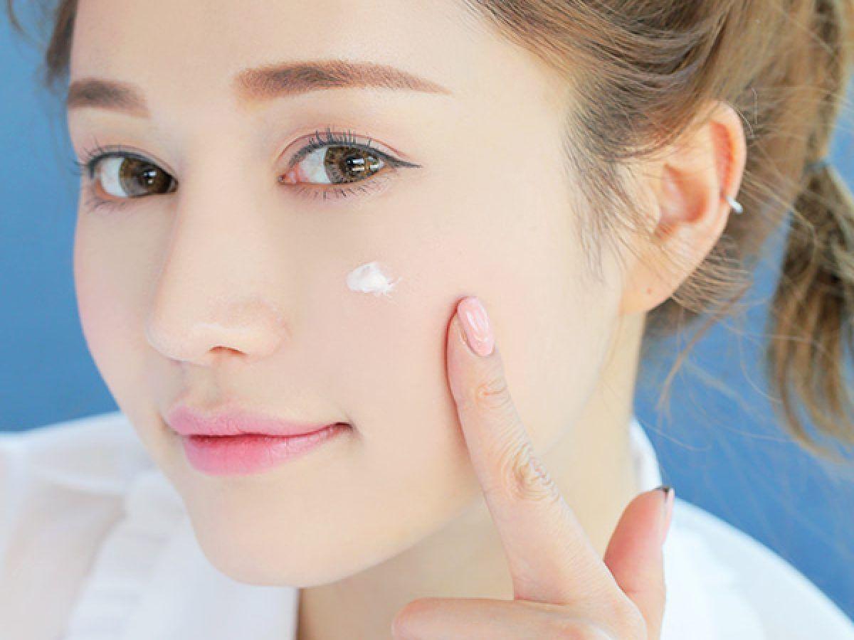 Một trong những ưu điểm quan trọng khác của kem lót là khả năng làm mờ lỗ chân lông