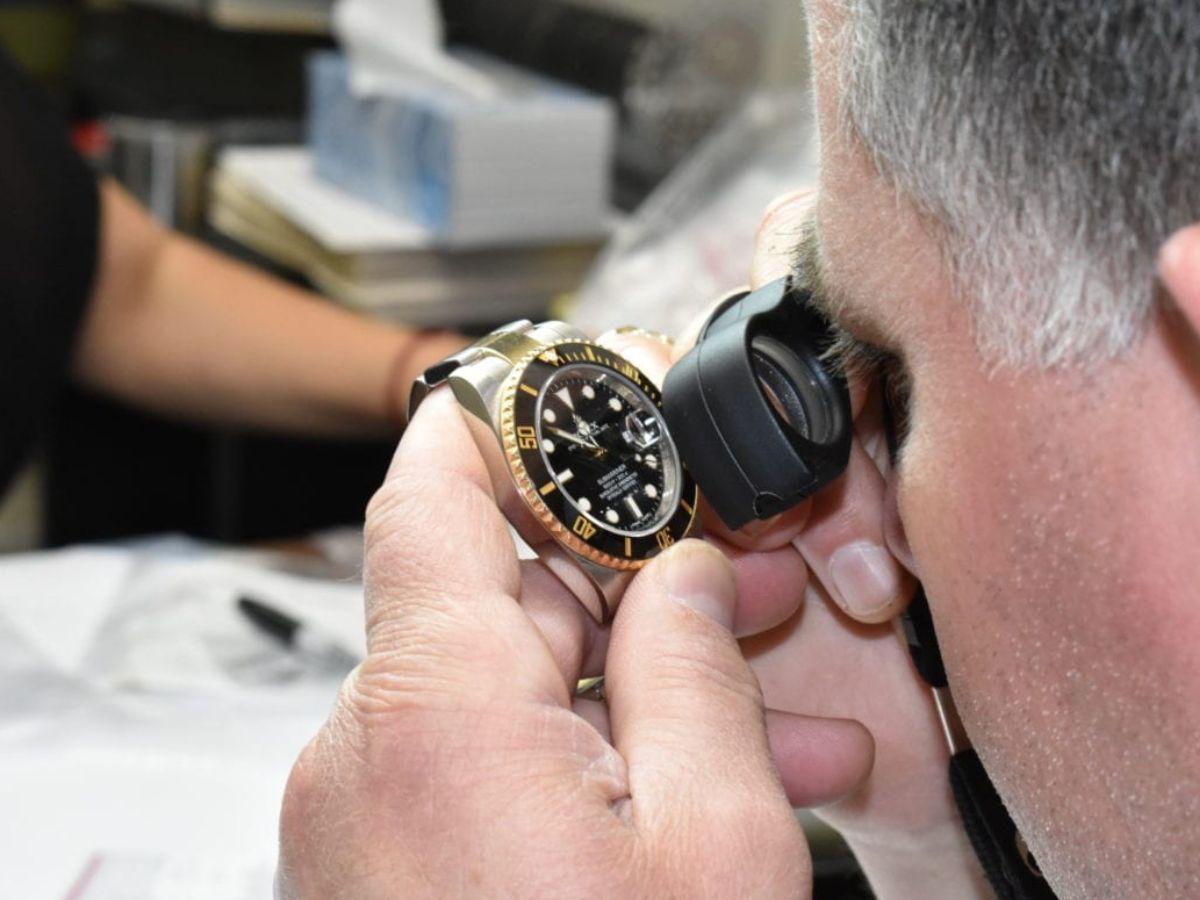 Hãy kiểm tra kỹ đồng hồ ngay khi mới mua về nhé