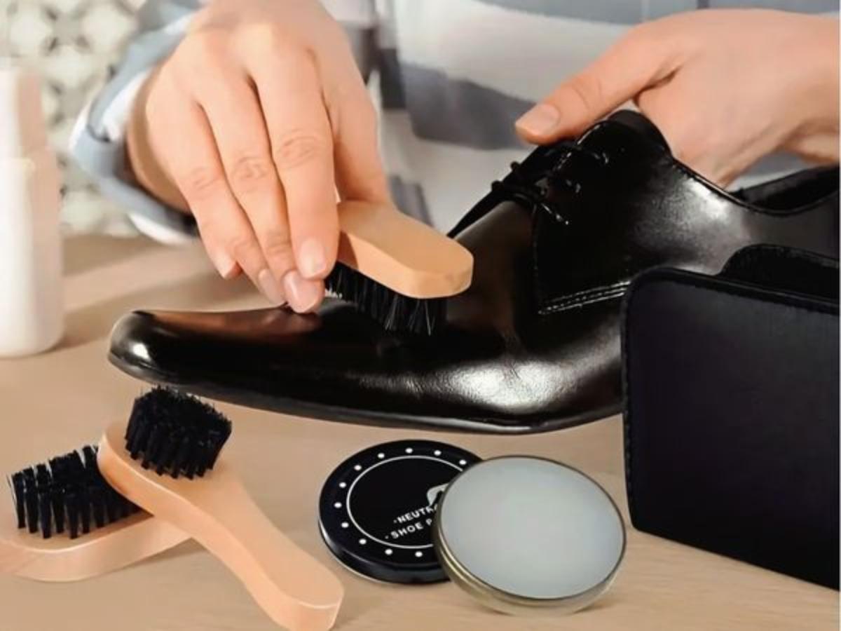 Cách giữ giày tây công sở luôn sạch đẹp, bền màu