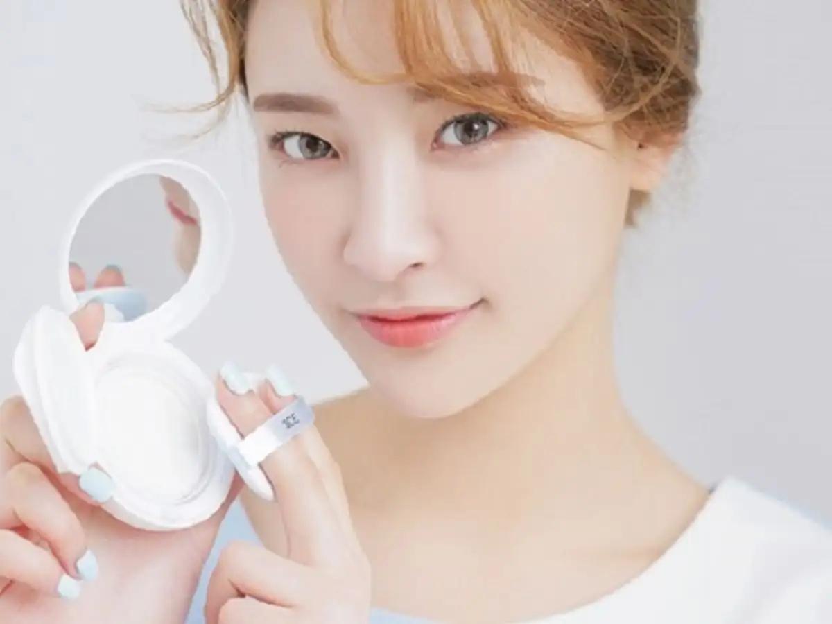 Phấn nước kiềm dầu giúp quá trình trang điểm trở nên dễ dàng hơn