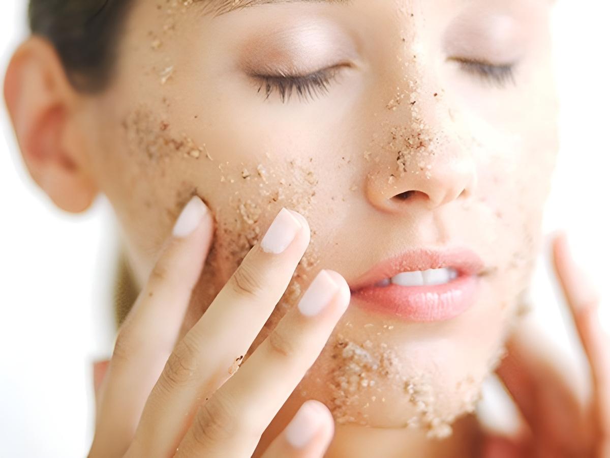 Tẩy da chết vật lý đơn giản, dễ thao tác tại nhà