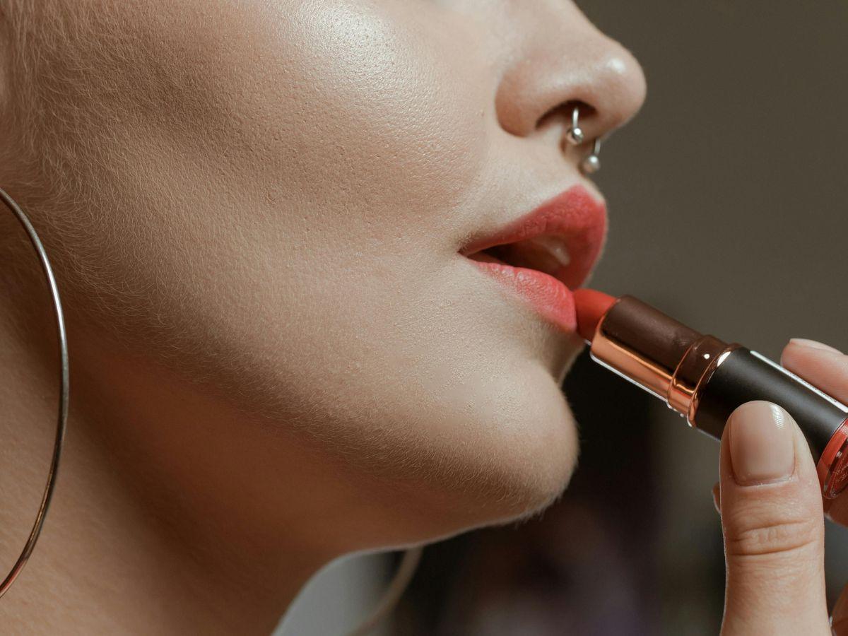 Son lì cũng có 3 loại cơ bản: son thỏi, son kem và son tint