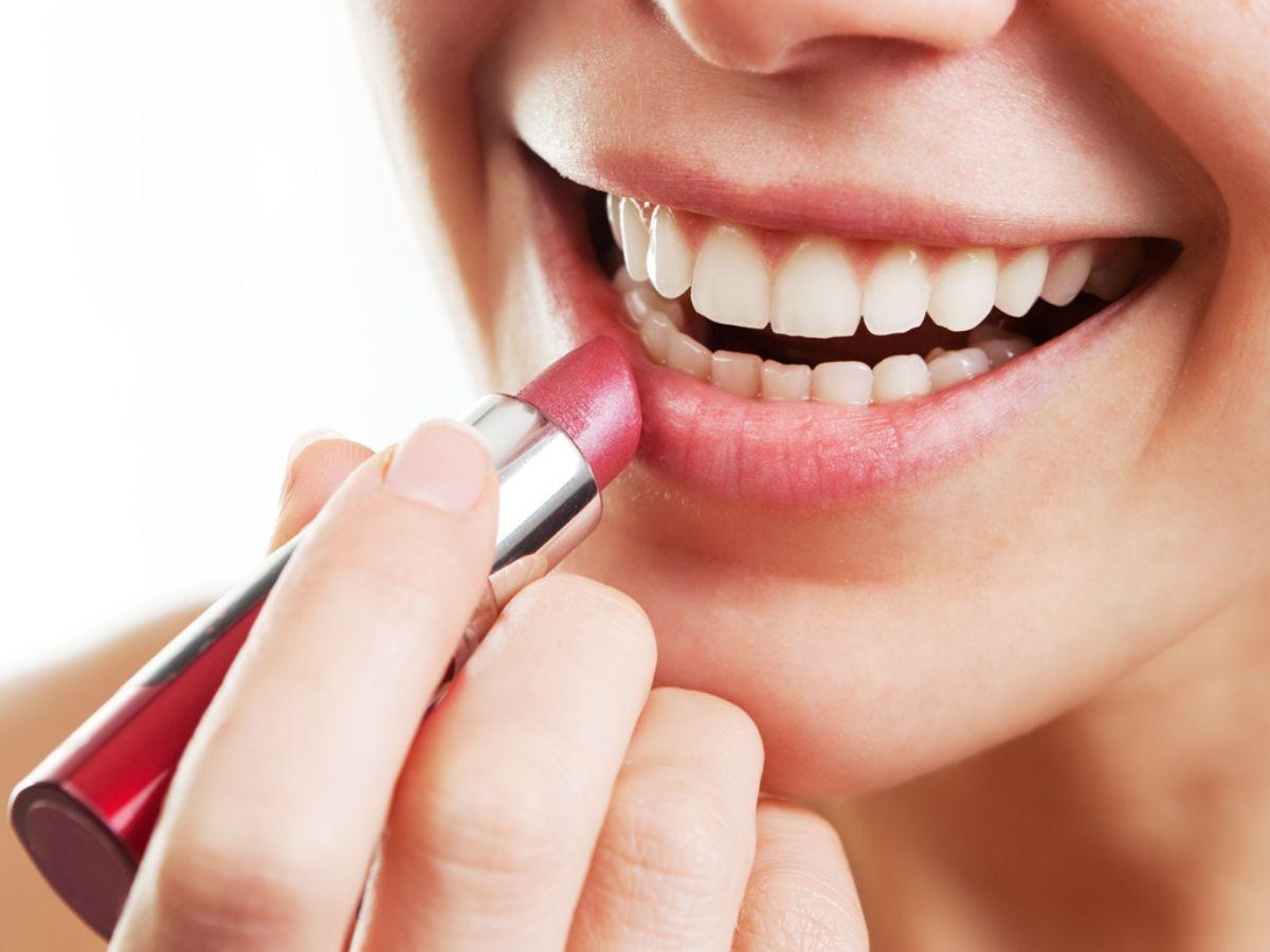 Son nhiều lớp có thể giúp tăng độ bám màu trên môi