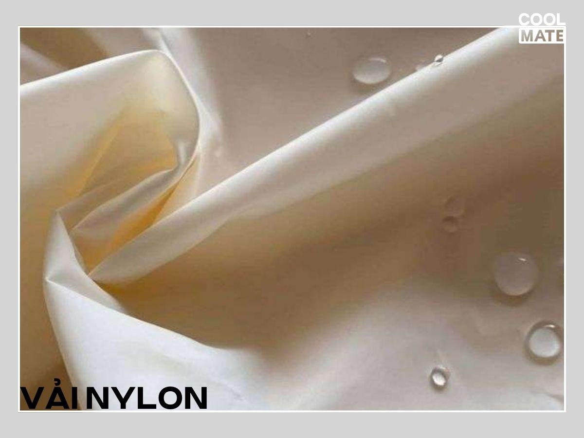 Vải Nylon chống thấm nước, dùng may khoác nhiều vào mùa mưa