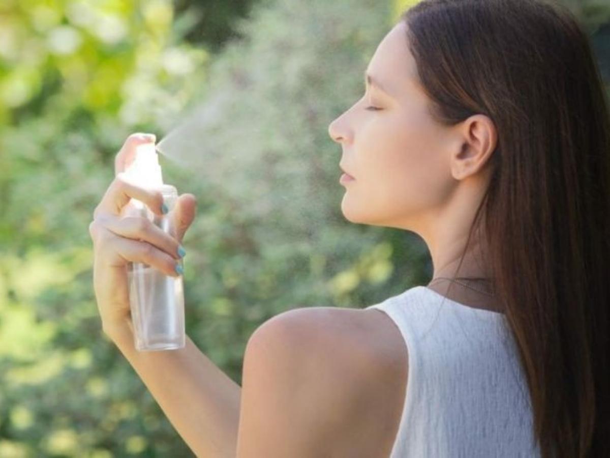 Khi thiếu nước, da sẽ tiết dầu nhiều hơn, dễ gây bí tắc