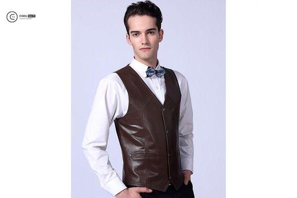 Phối áo vest da và sơ mi