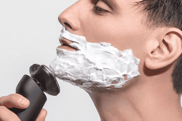 Cần chú ý đến việc chọn loại dao cạo.