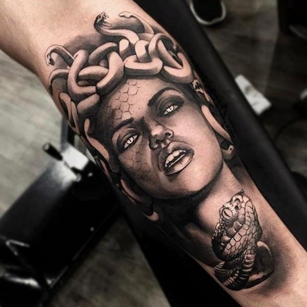 Hình ảnh Medusa ấn tượng và cuốn hút được kết hợp với hiệu ứng 3D càng trở nên độc lạ