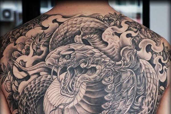Hình xăm rắn hoá rồng mang ý nghĩa thăng tiến, may mắn và trường thọ.