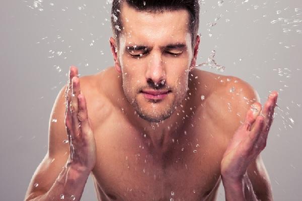 Chú ý đến việc chăm sóc da mỗi ngày