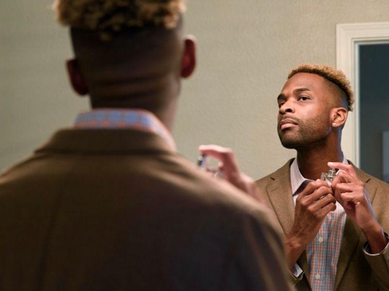 Không nên chà xát nước hoa sau khi xịt