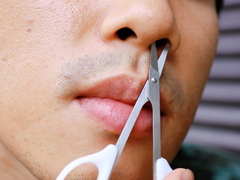 Một số sự cố cần lưu ý khi cắt lông mũi