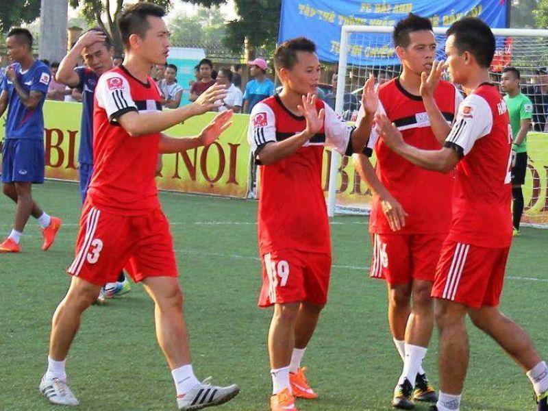 Hình ảnh phản ánh tinh thần của bóng đá phủi