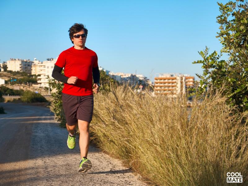 Mang kính râm khi chạy bộ còn giúp các runner xây dựng phong cách thời trang độc đáo