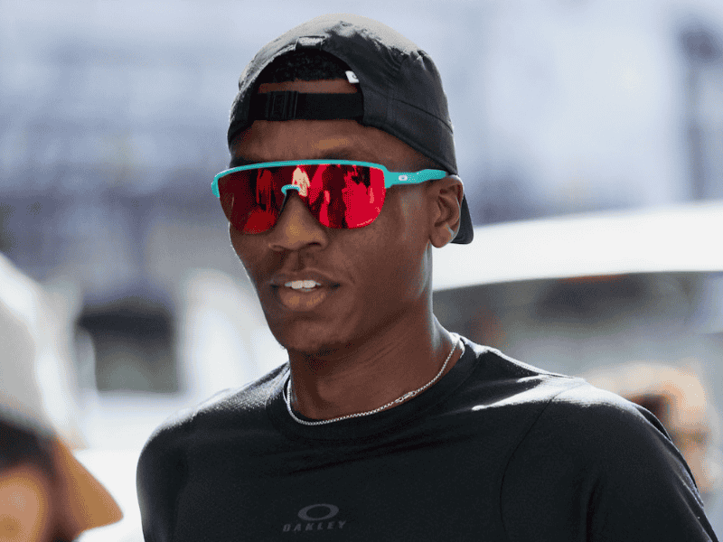 Oakley Corridor thành công chinh phục những vận động động viên không thích mang kính râm khi chạy bộ