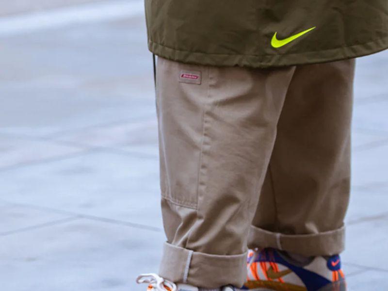 Cách phối màu với quần kaki với những gam màu đất