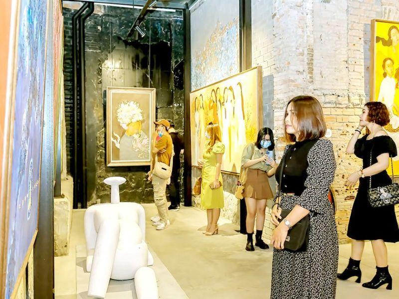 Hakio - Let's Art - không gian triển lãm rộng rãi