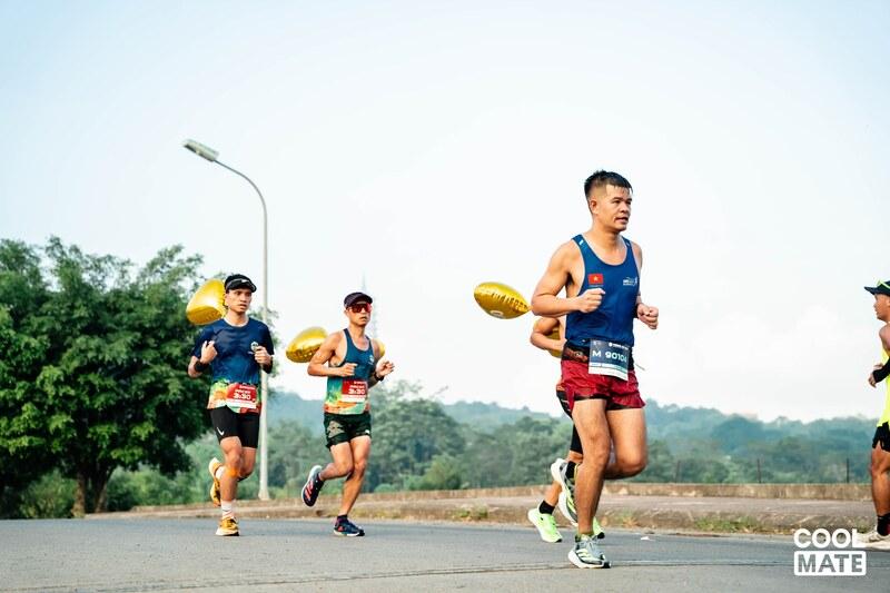 Bộ race kit đầy đủ các vật dụng cần thiết cho người chạy
