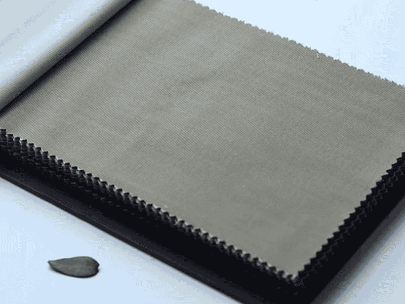 Vải Gabardine thường được dệt từ sợi cotton hoặc polyester