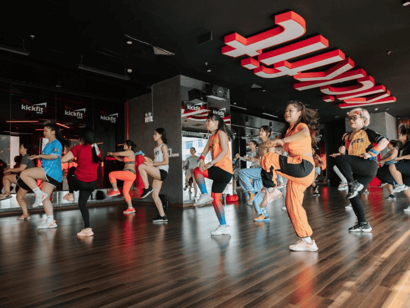 Một lớp học Zumba tại Kickfit Sports