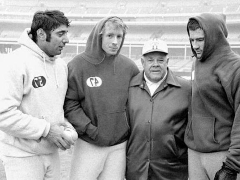 Lịch sử ra đời áo hoodie zip