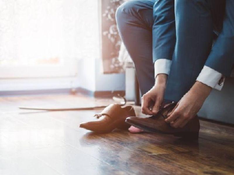 Đi giày nhiều trong nhà trước khi mang ra ngoài sử dụng