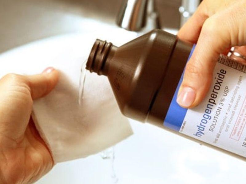 Tẩy mốc bằng oxy già