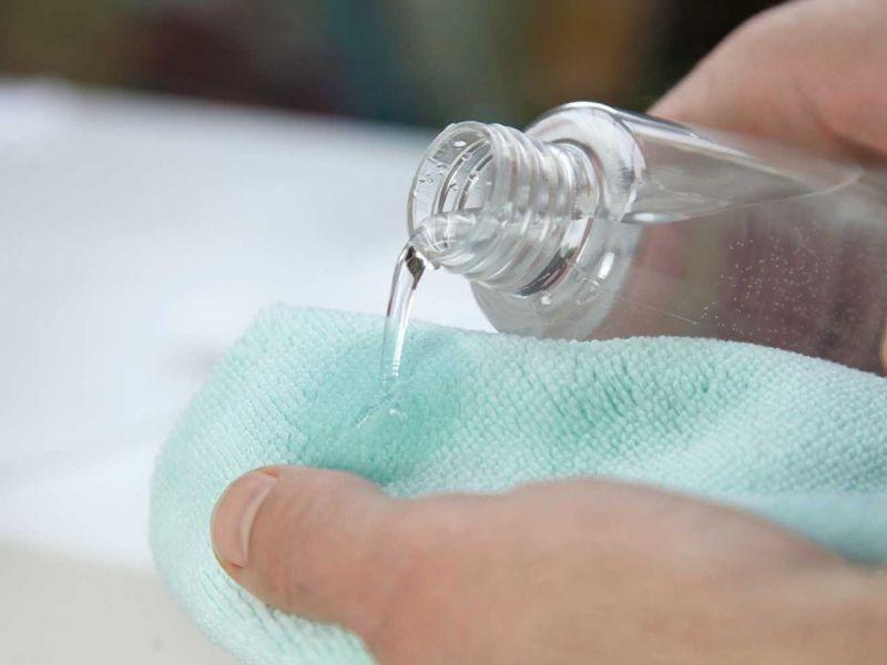 Tẩy mốc bằng cồn