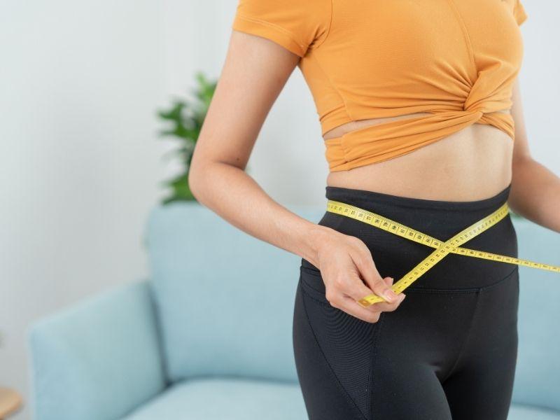 Để đo chính xác, bạn cần dùng thước dây mềm, đo ở nơi nhỏ nhất của vòng eo