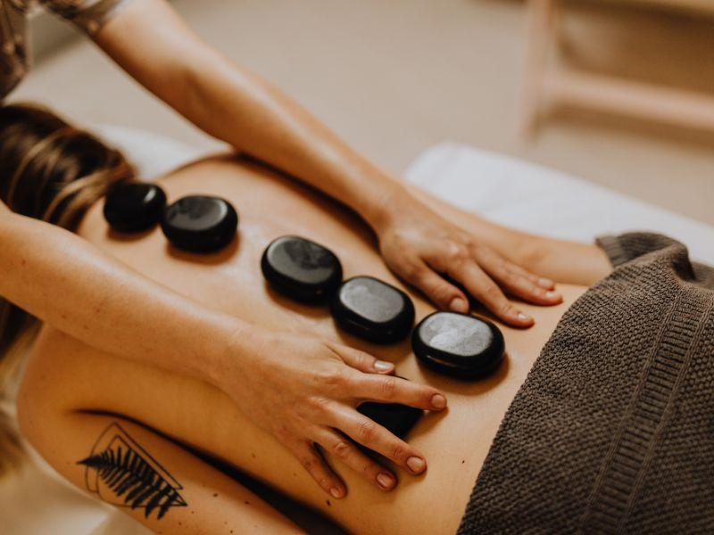 Massage giúp cải thiện độ săn chắc cho vùng da mông