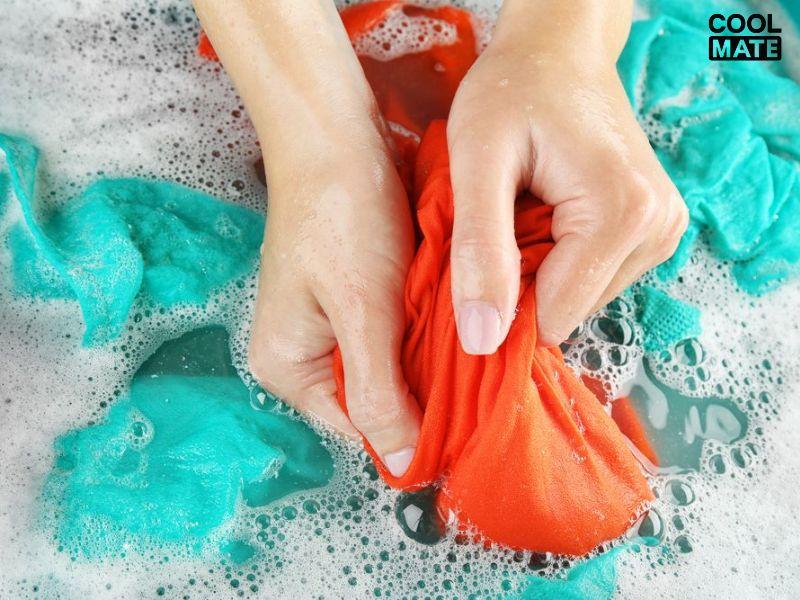 Một số lưu ý trước khi giặt quần áo vải polyester