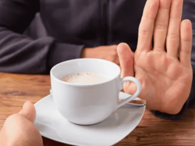 Hạn chế sử dụng cà phê khi có dấu hiệu tương tác ngược với thuốc