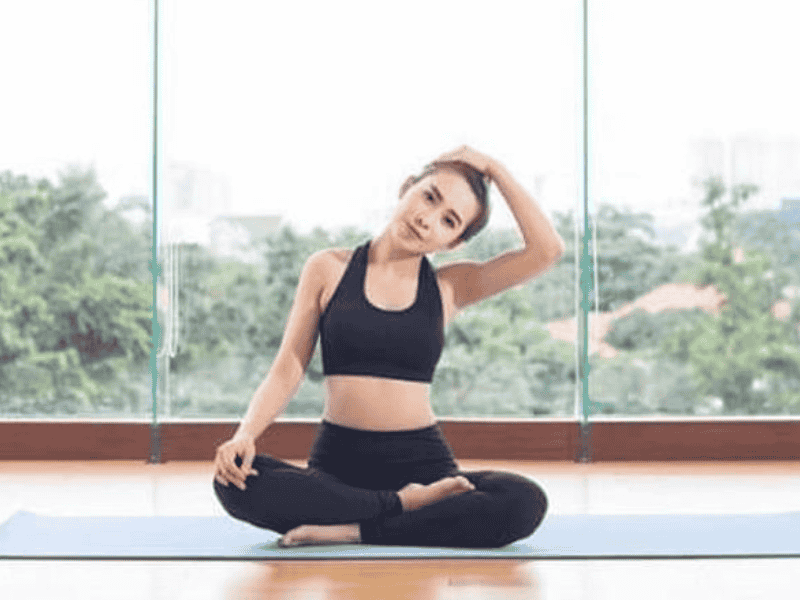 Khởi động kỹ và ăn uống hợp lý trước khi tập yoga