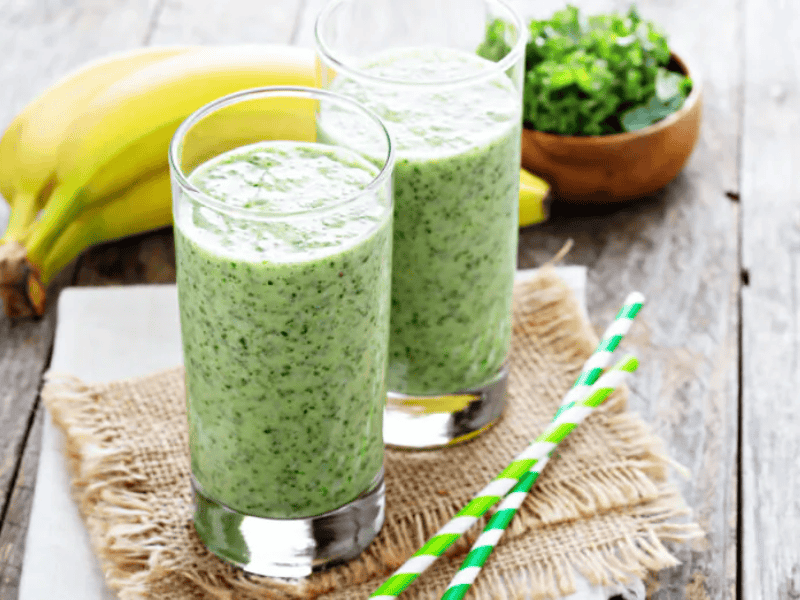 Sinh tố chuối + rau cải xoăn + hạt chia