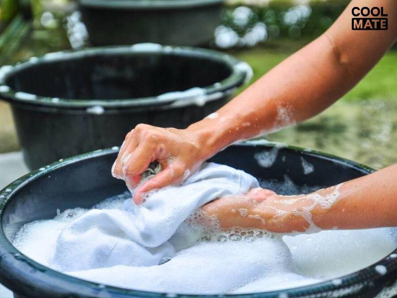 Giặt quần áo bằng tay với các bước đơn giản