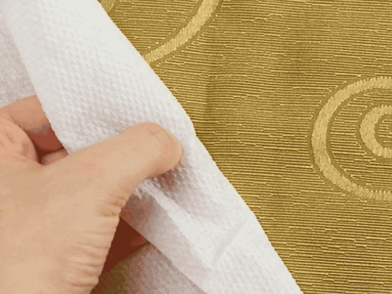 Tác động của nhiệt độ có thể làm cho sợi vải trở nên giòn, khô, và cứng