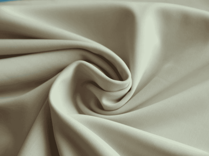 Spandex thường được kết hợp với các loại vải như Polyester hoặc Cotton