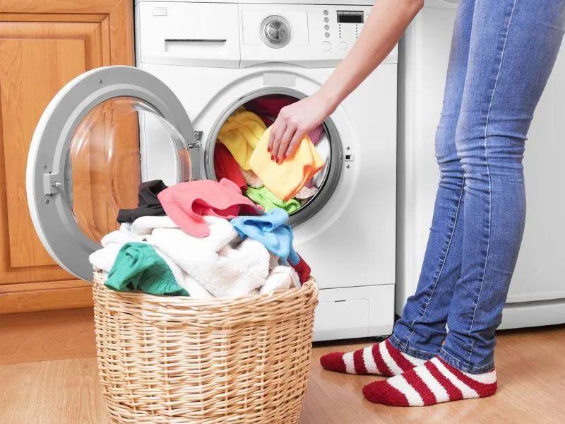 Mọi người nên lưu ý một số điểm quan trọng khi giặt ủi và bảo quản trang phục làm từ vải Tole nhé