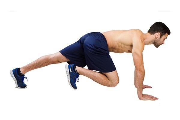Leo núi chéo chân: Săn chắc cơ bụng