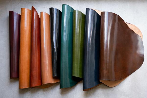 Da Shell Cordovan (da mông ngựa) - loại da đắt đỏ, quý hiếm, có độ bền rất cao và khả năng chống nước tốt